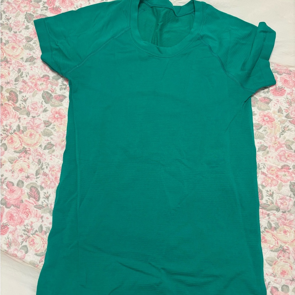 lululemon athletica Short Sleeve swiftly size 4